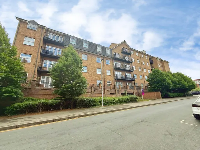 Holly Street, Farley Hill, LU1, photo 3