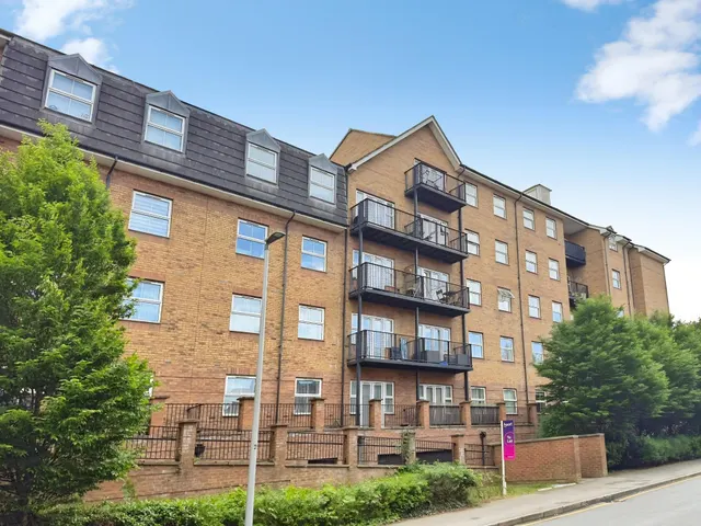 Holly Street, Farley Hill, LU1, photo 1