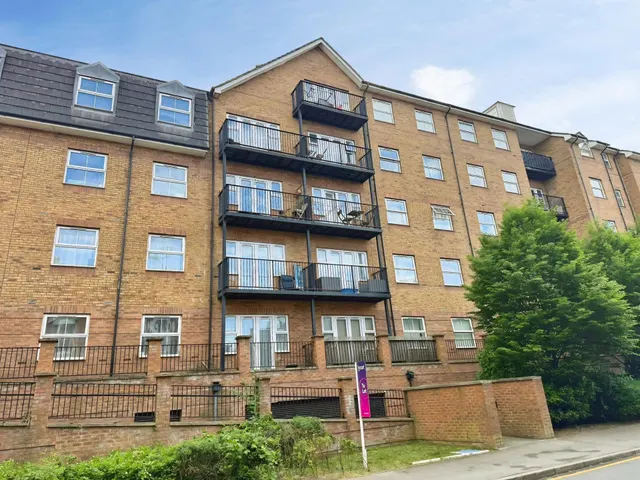 Holly Street, Farley Hill, LU1, photo 2
