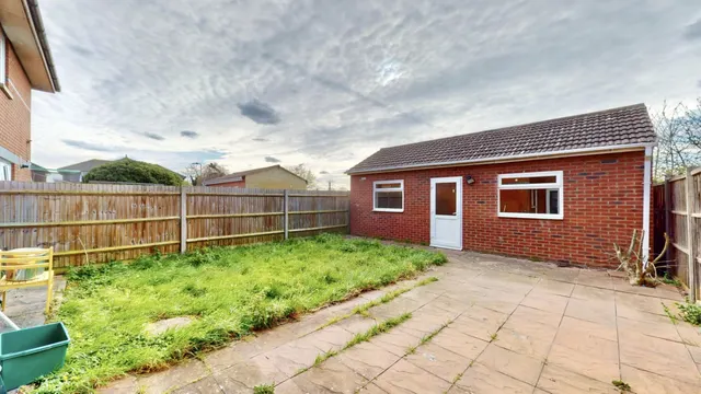 Willowbrook Road, Southall, UB2, photo 1