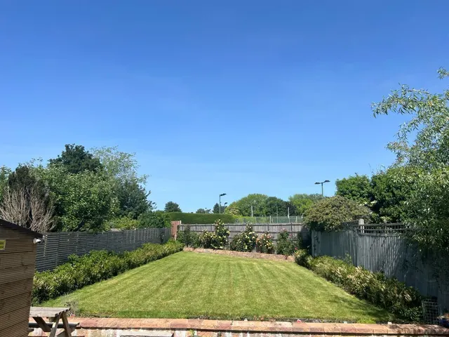 Photo 2 — Mardle Road, Linslade, Leighton Buzzard