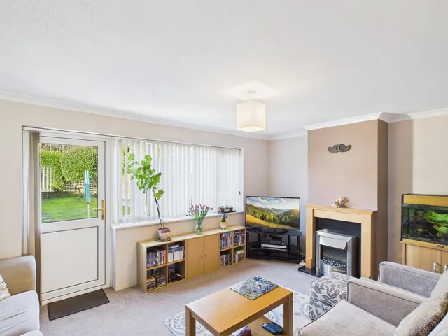 Ash Road, Onehouse, photo 2