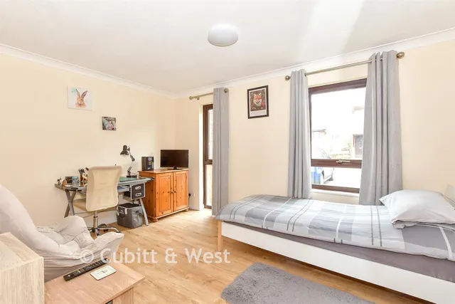 Meon Close, Petersfield, GU32, photo 2