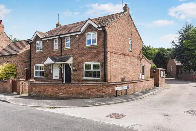 Lealholm, Naburn, York, photo 1