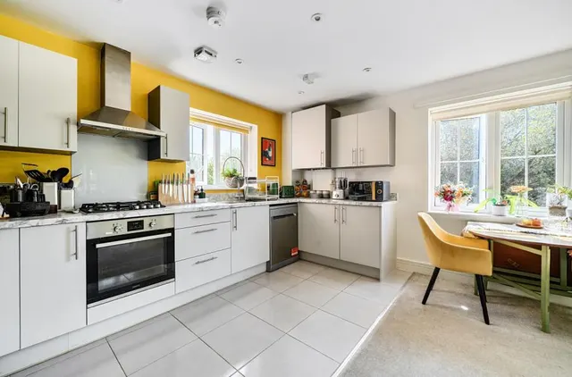 Barley Road, Finchwood Park, RG40, photo 3