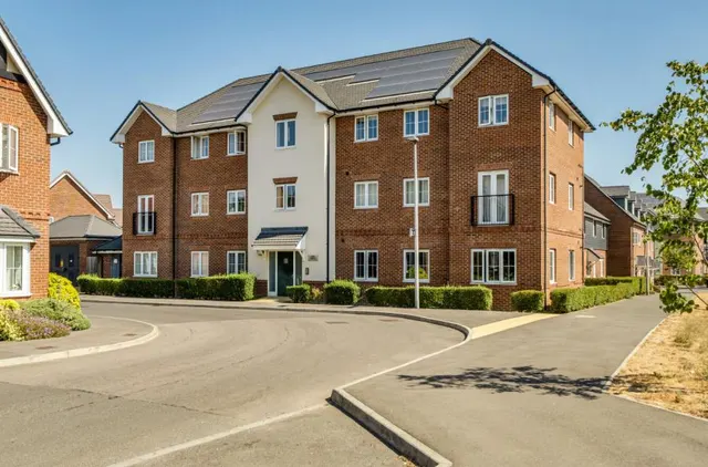 Barley Road, Finchwood Park, RG40, photo 1