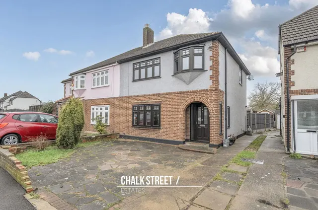 Dee Way, Rise Park, Romford, Greater London, RM1 4UU, photo 1