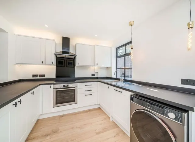 Photo 3 — Kings Road, Long Ditton, KT6