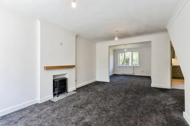Photo 2 — Oakworth Close, Barnsley