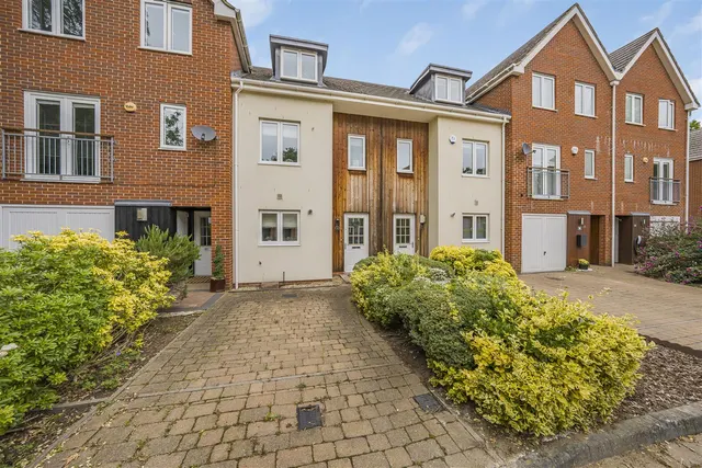 Brook Avenue, Ascot, SL5 7SG, photo 1