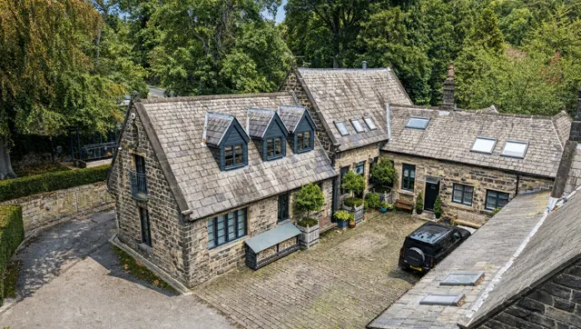 Woodlands Drive, Rawdon, LS19, photo 1