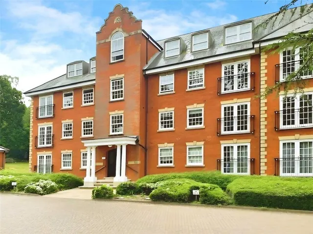 Montague Close, Wokingham, RG40, photo 1