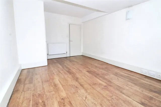 Bradford Road, Dewsbury, WF13, photo 3