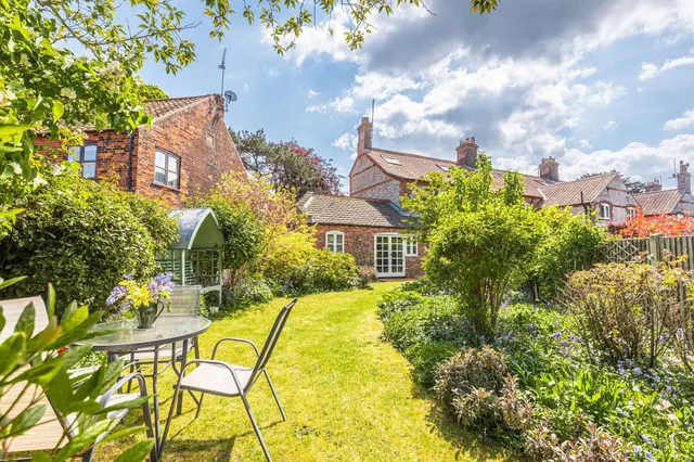 End-Terrace Victorian Property in Holt, photo 3
