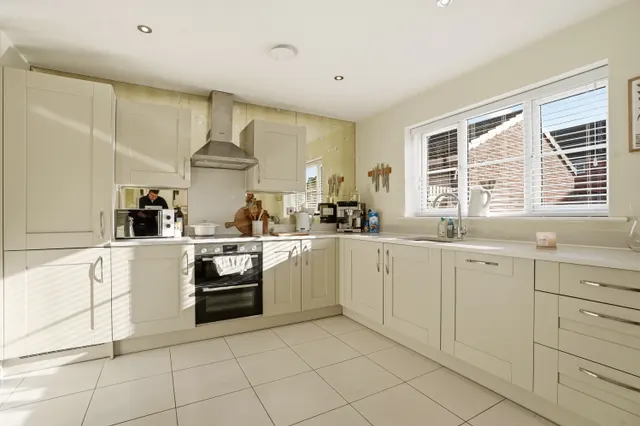 Crimson Drive, Hatfield, DN7, photo 3