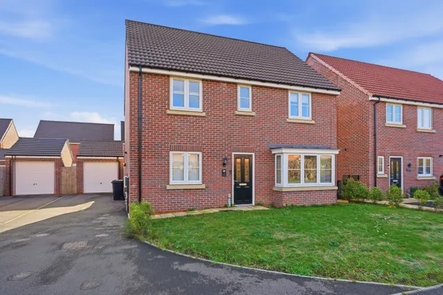 Crimson Drive, Hatfield, DN7, photo 1