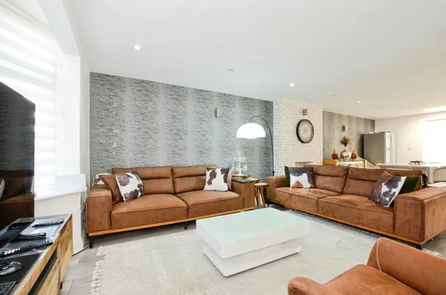Charter Way, London, N14, photo 3