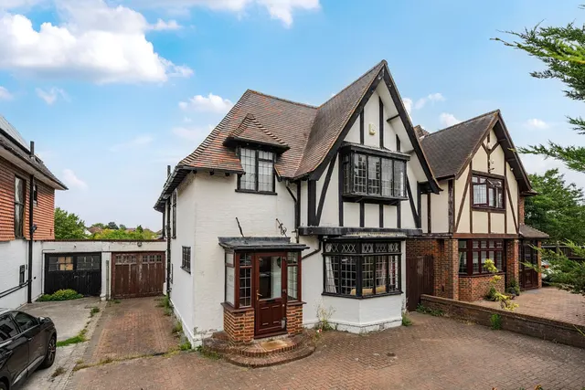Eltham Palace Road, SE9, photo 1