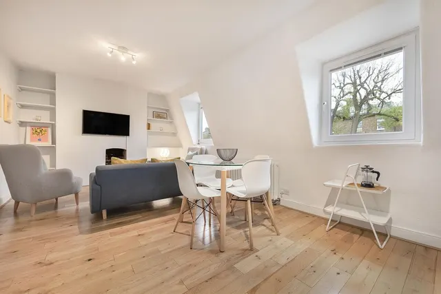 Upper Park Road, London, NW3, photo 1