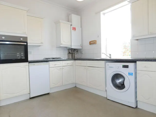 Greenford Avenue, Hanwell, W7, photo 1