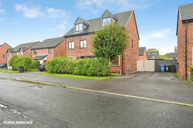 Castlefields Avenue East, Runcorn, WA7, photo 1