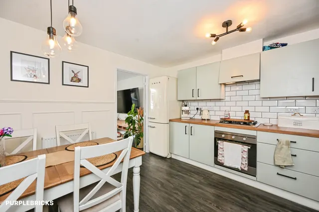 Castlefields Avenue East, Runcorn, WA7, photo 3
