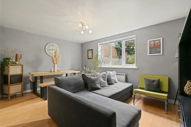 Photo 2 — Varsity Drive, Twickenham