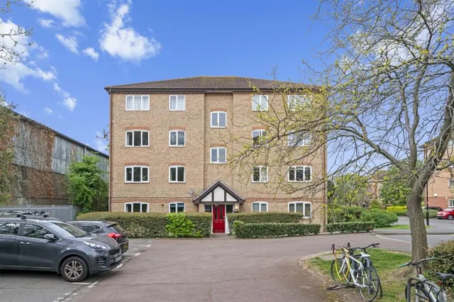Varsity Drive, Twickenham, photo 1
