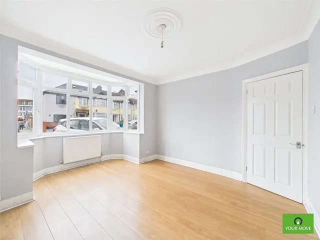 Kingsmead Avenue, Romford, RM1, photo 3
