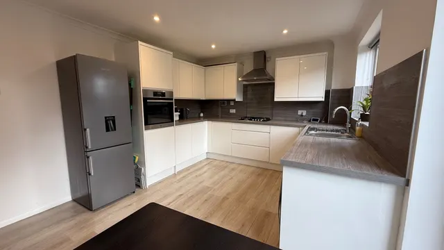 Amorys Holt Road, Maltby, S66, photo 2