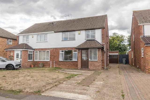 Ashbrook Road, Old Windsor, SL4, photo 1