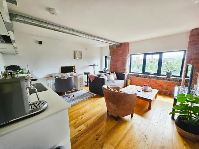 Elisabeth Gardens, Stockport, Cheshire, SK5 6FX, photo 1