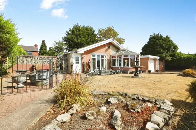 Broadwater Drive, Dunscroft, DN7, photo 1