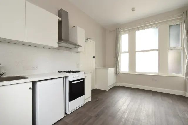 Photo 3 — St. Julians Farm Road, London, Greater London, SE27