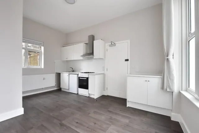 Photo 2 — St. Julians Farm Road, London, Greater London, SE27