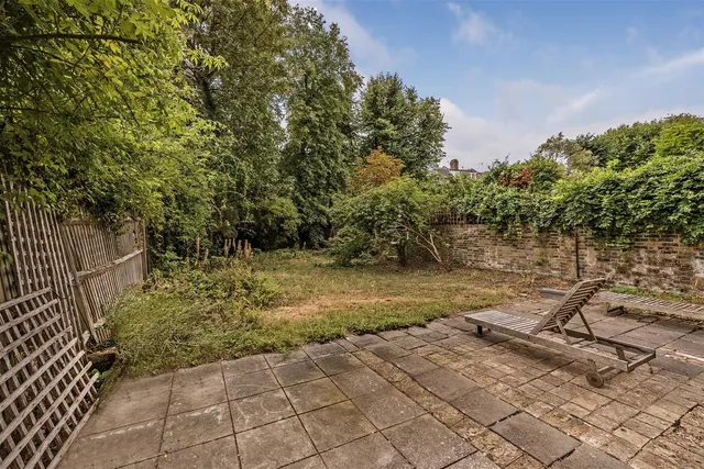 Brondesbury Road, Queens Park, Brent, photo 1