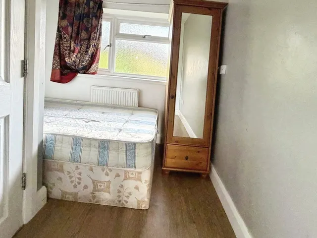 Kings Lane, Englefield Green, TW20, photo 2