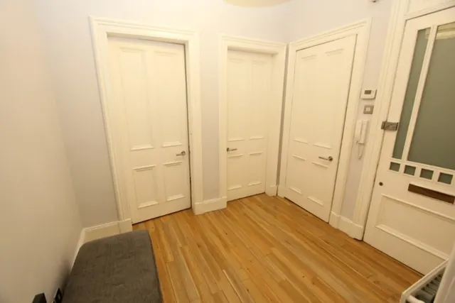 Photo 3 — SHAWLANDS- STRATHYRE STREET-G41 3LW- FURNISHED