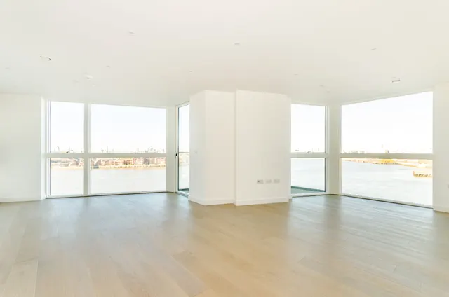 Photo 2 — Flat 42, Wyndham Apartments, 60 River Gardens Walk, London