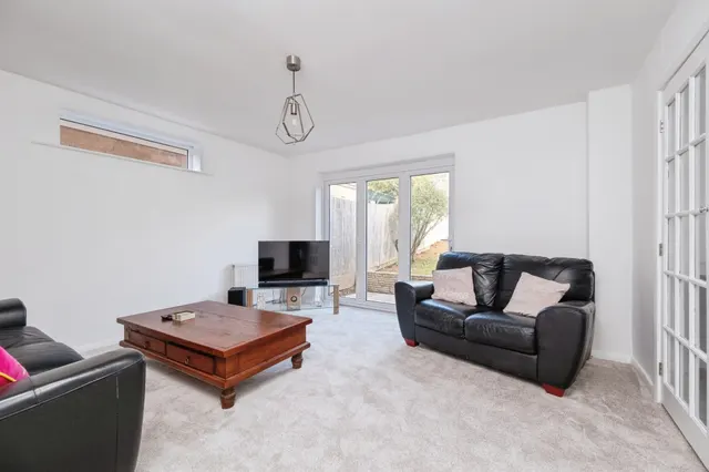 Busby Close, Buckingham, MK18, photo 3