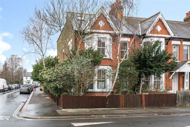Percy Road, Hampton, TW12 2LD, photo 1