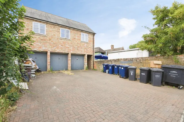 Little Whyte, Ramsey, PE26, photo 1