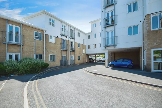Castle Lane West, Bournemouth, BH8, photo 1