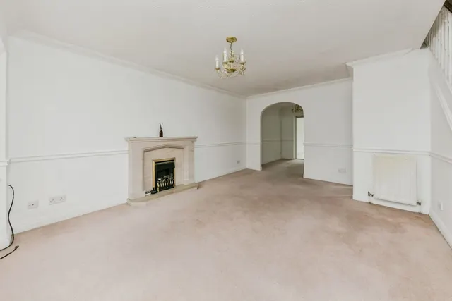 Photo 3 — Bishopton Drive, MACCLESFIELD, Cheshire, SK11