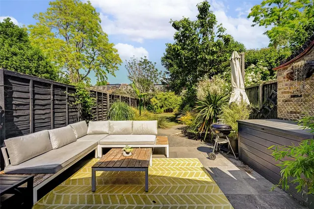 Photo 2 — Beaumont Road, Chiswick, W4 5AP