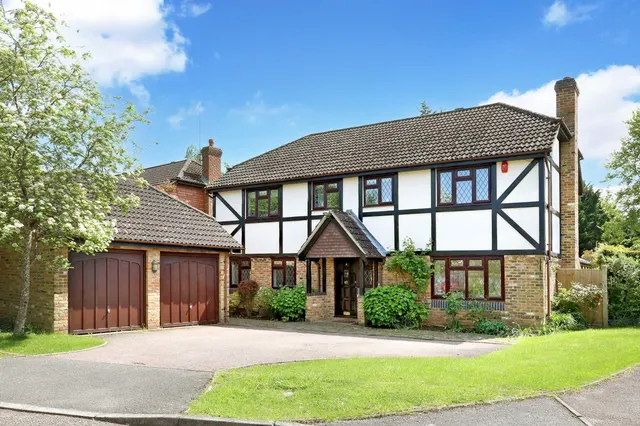 Bybend Close, Farnham Royal, SL2, photo 1
