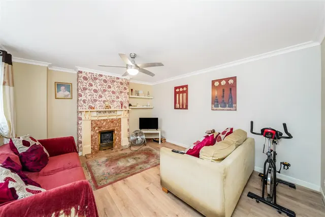 Photo 3 — Larkshall Road, Chingford, E4 6NH