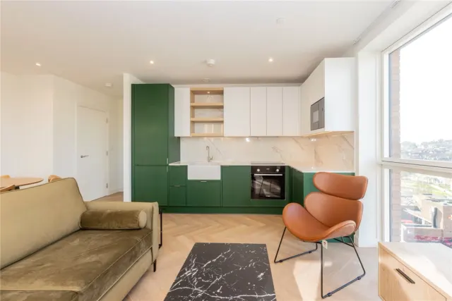 Henshaw Parade, Colindale, NW9, photo 3