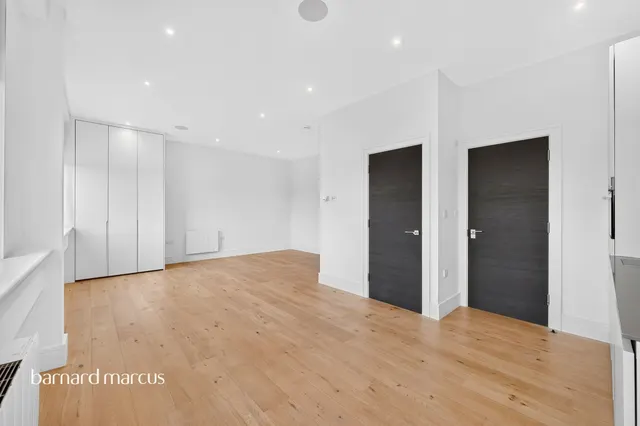 Burlington Road, New Malden, photo 1