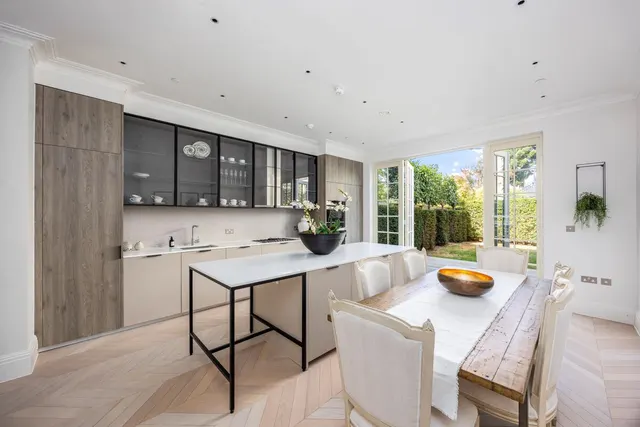 Fitzwalter Terrace at Magna Carta Park, Coopers Hill, TW20, photo 2